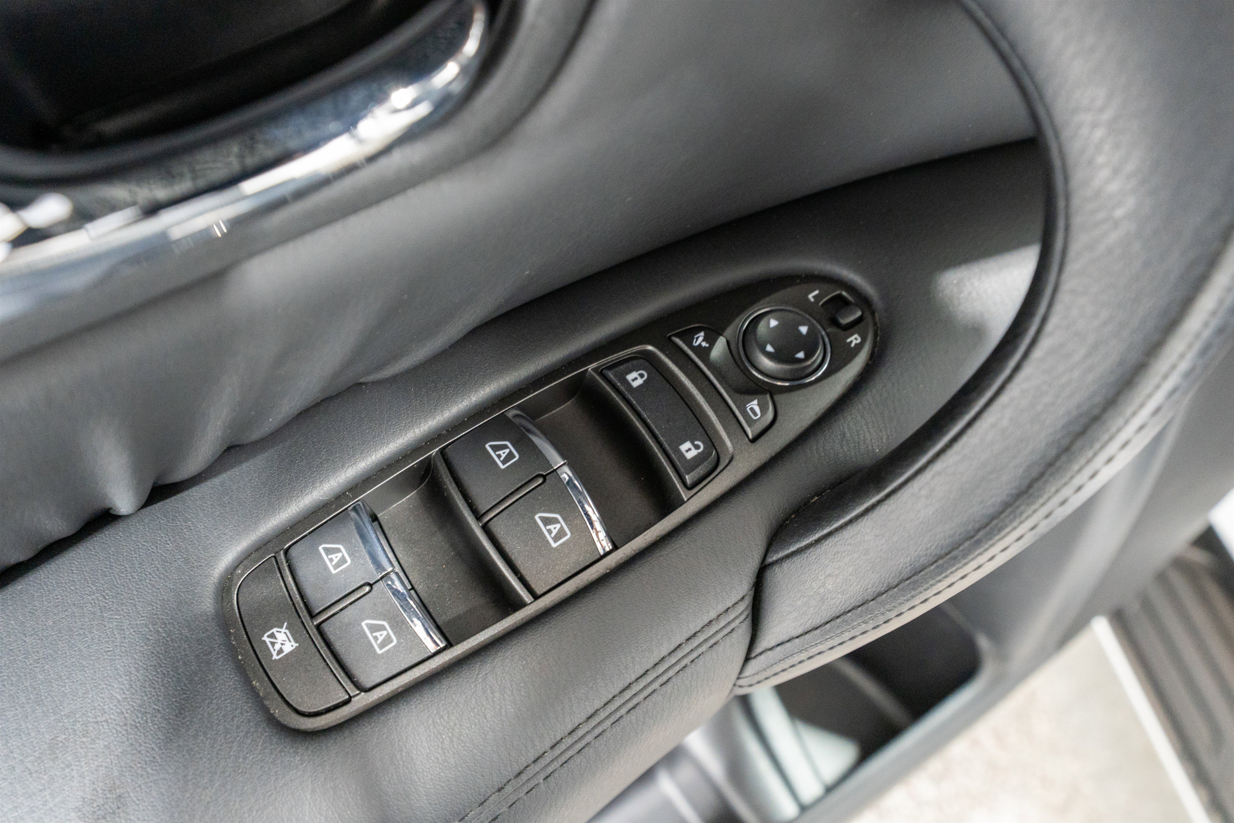 Used 2024 Nissan Armada SL w/ Captain's Chairs Package image 15