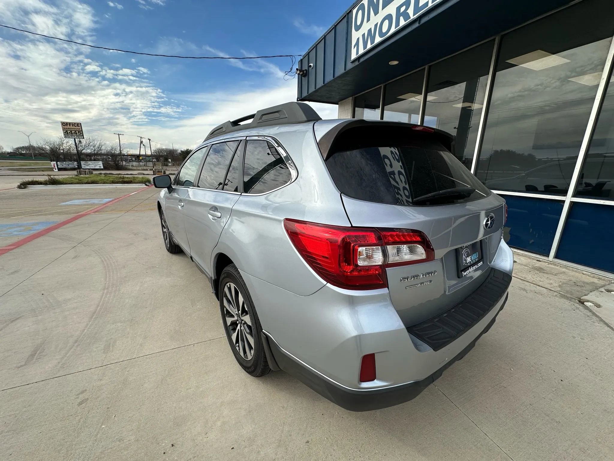 Used 2015 Subaru Outback 2.5i Limited image 3