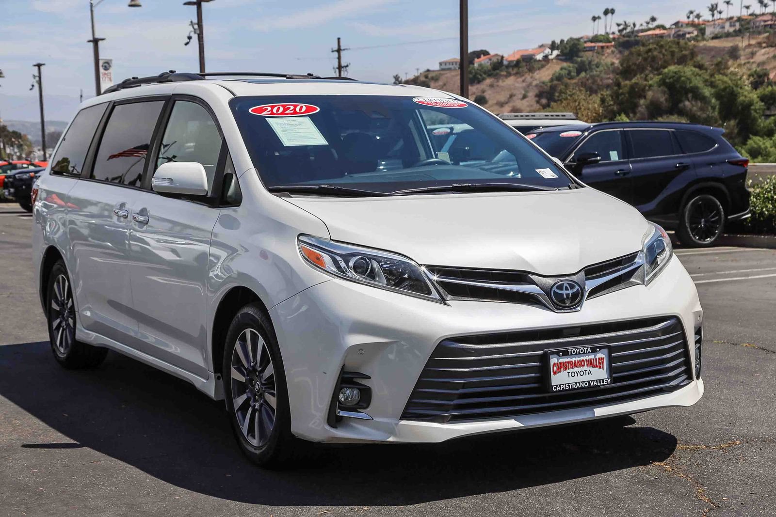 Certified 2020 Toyota Sienna Limited w/ Preferred Accessory Package FWD image 3