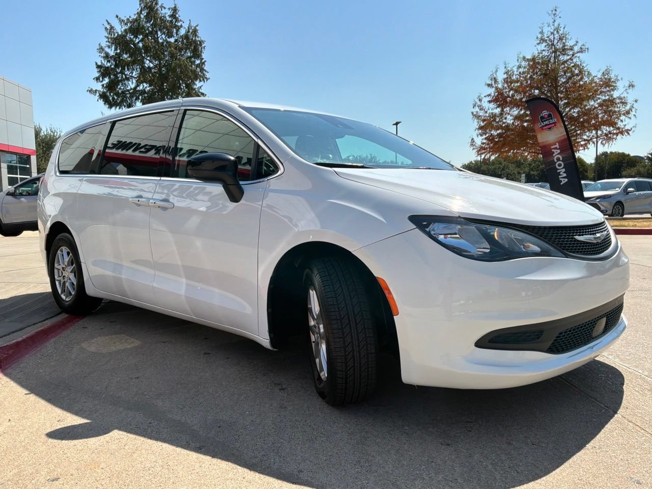 Used 2024 Chrysler Voyager LX FWD image 4