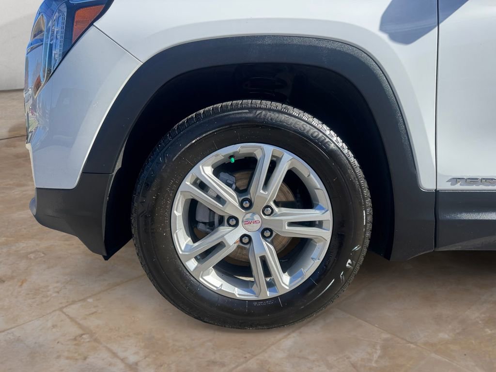 Used 2023 GMC Terrain SLE w/ Driver Convenience Package image 14