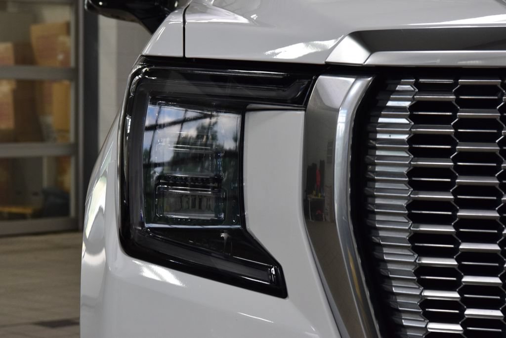 Used 2024 GMC Yukon XL Denali AWD/4WD image 12
