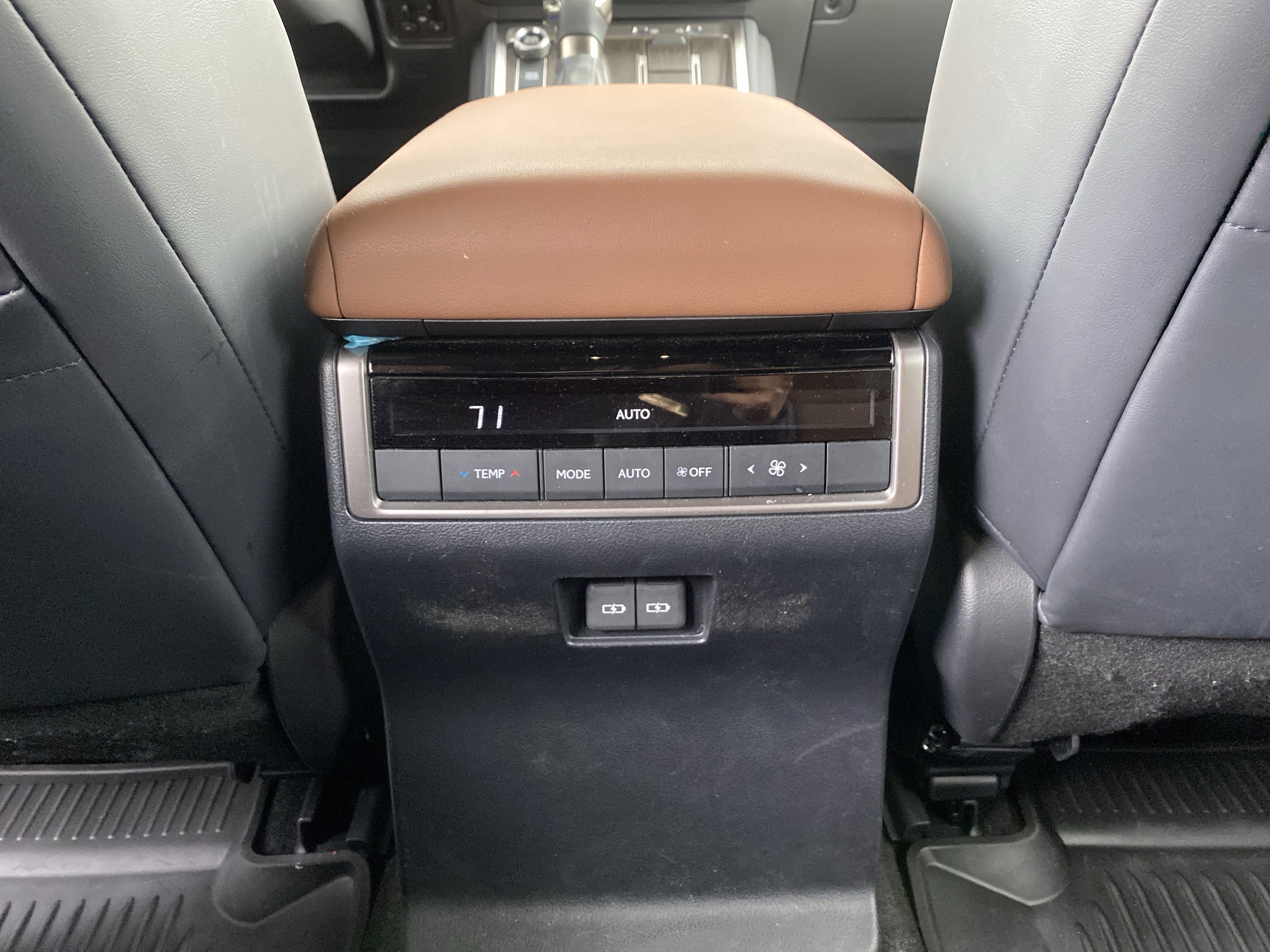 Used 2025 Lexus GX 550 w/ Accessory Package (2T) image 26