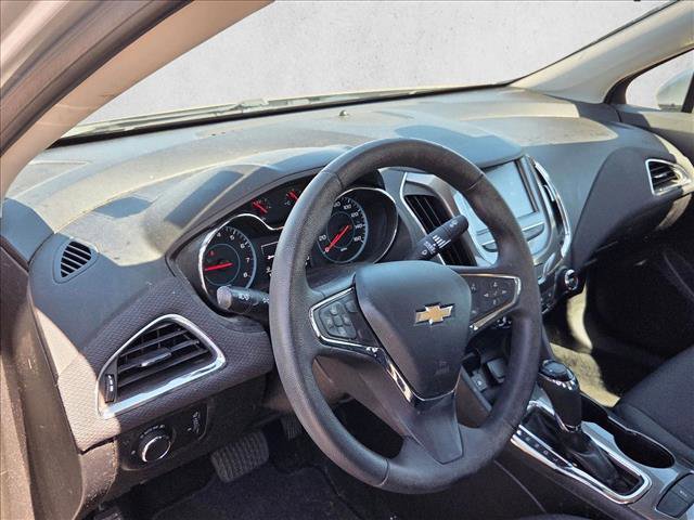Used 2018 Chevrolet Cruze LT w/ Convenience Package image 6
