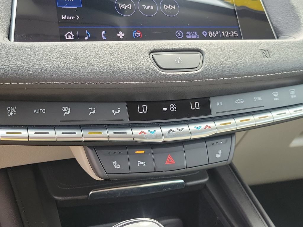 Used 2020 Cadillac XT4 Premium Luxury w/ Cold Weather Package AWD/4WD image 29
