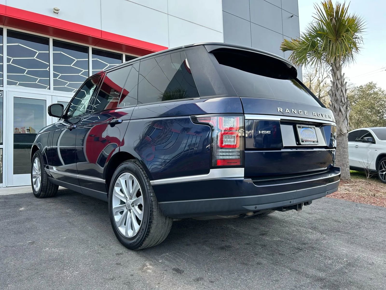 Used 2015 Land Rover Range Rover HSE image 6