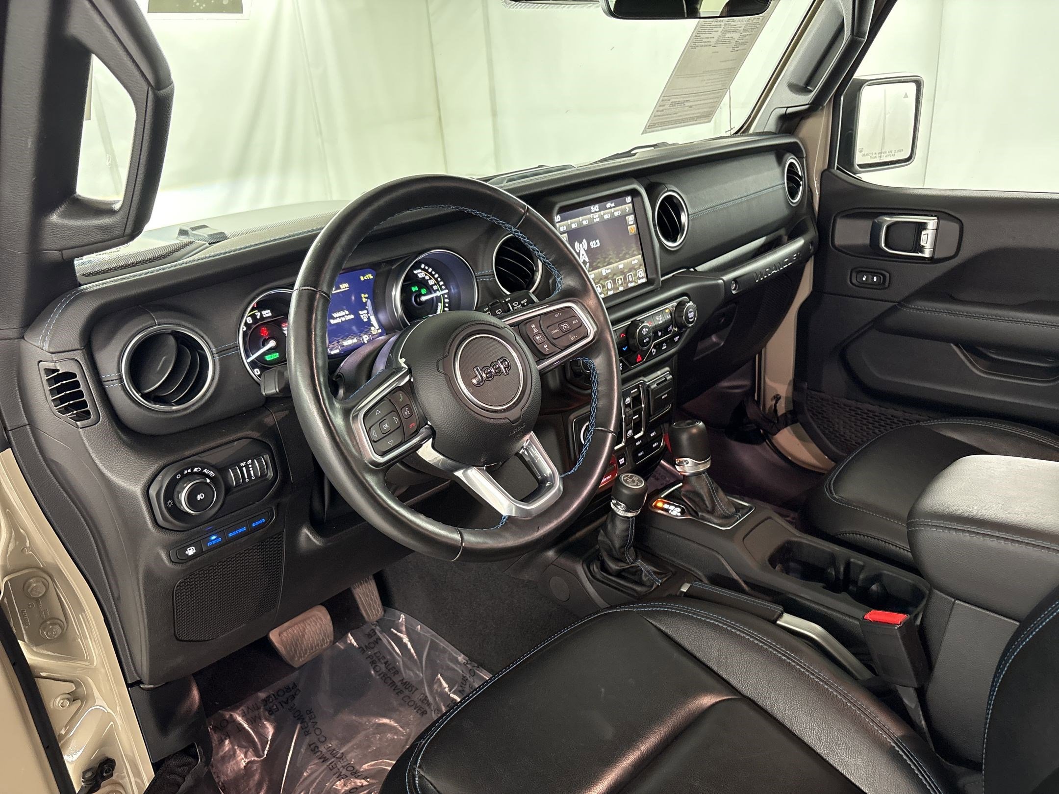 Used 2022 Jeep Wrangler Unlimited Rubicon 4xe w/ Steel Bumper Group AWD/4WD image 4