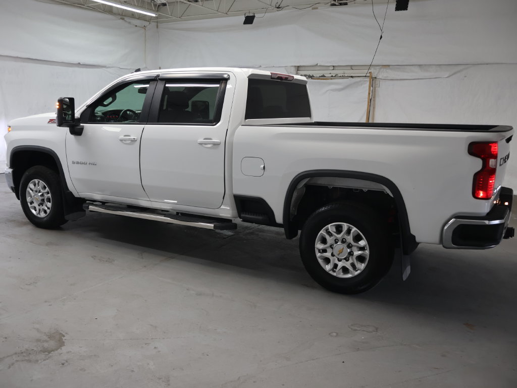 Used 2022 Chevrolet Silverado 3500 LT w/ Convenience Package AWD/4WD image 4