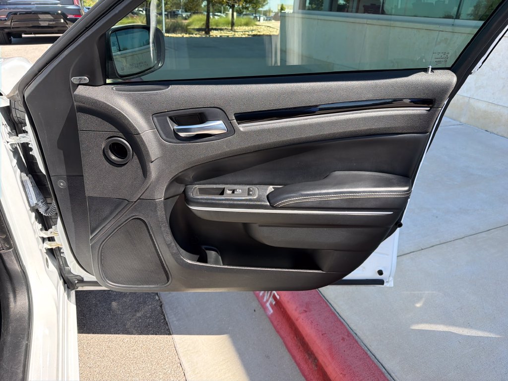 Used 2022 Chrysler 300 S RWD image 33