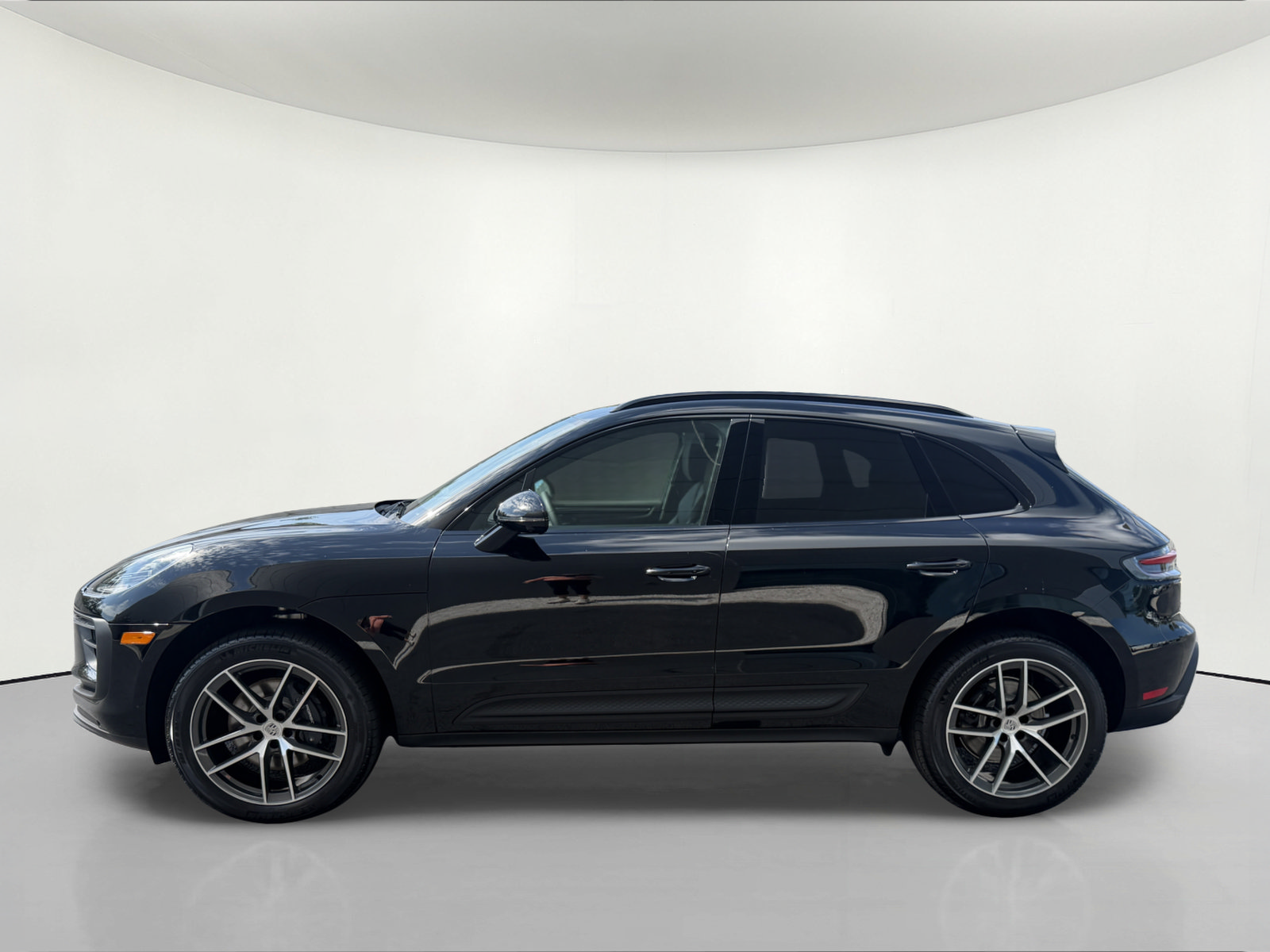 New 2026 Porsche Macan AWD/4WD image 2