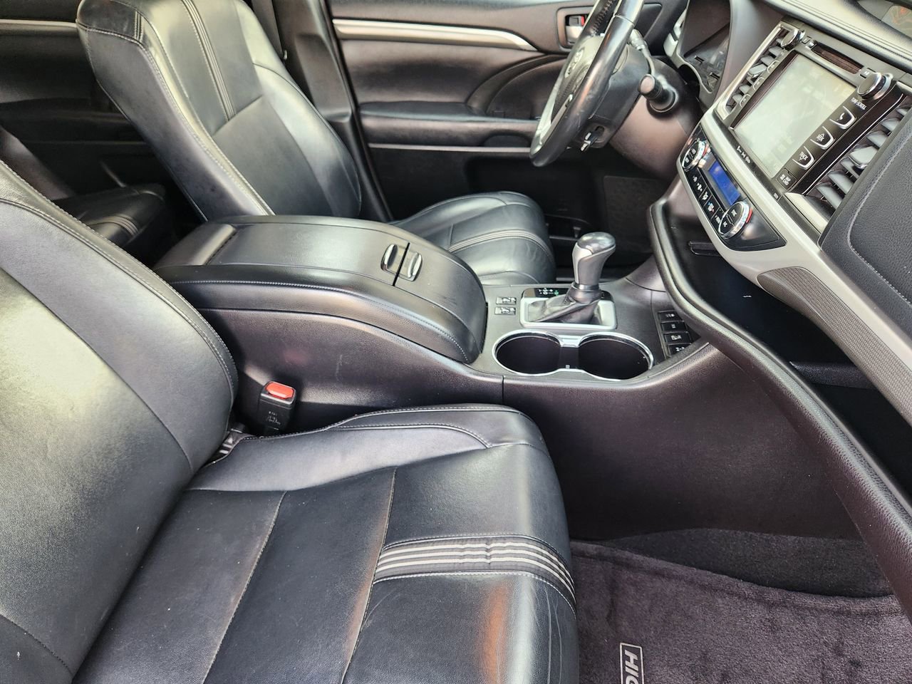 Used 2017 Toyota Highlander SE image 13