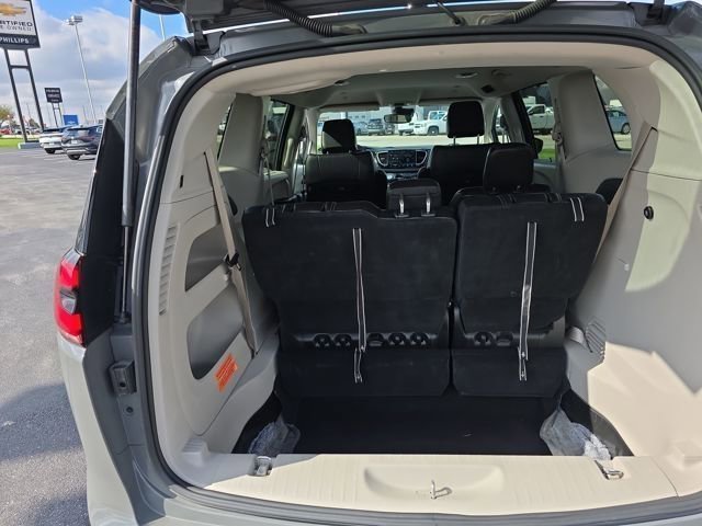 Used 2023 Chrysler Pacifica Touring-L FWD image 36