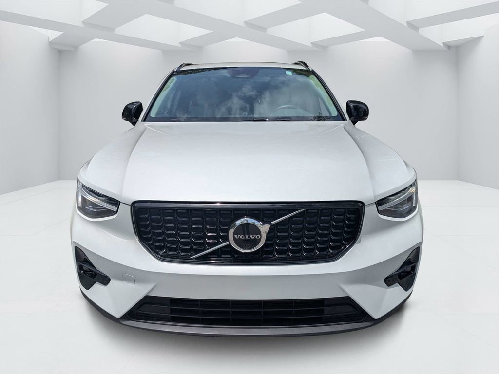 Certified 2026 Volvo XC40 B5 Plus AWD/4WD image 7