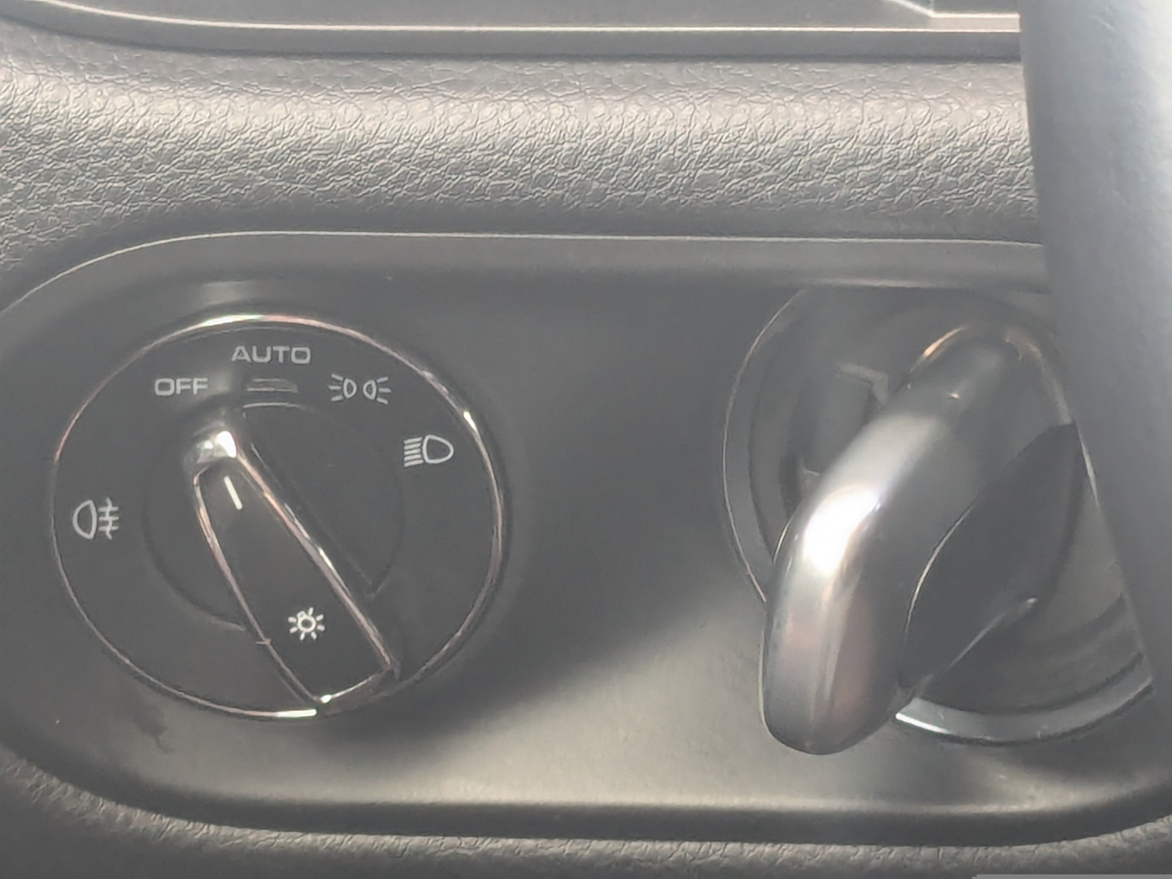 Used 2023 Porsche Macan Turbo image 30