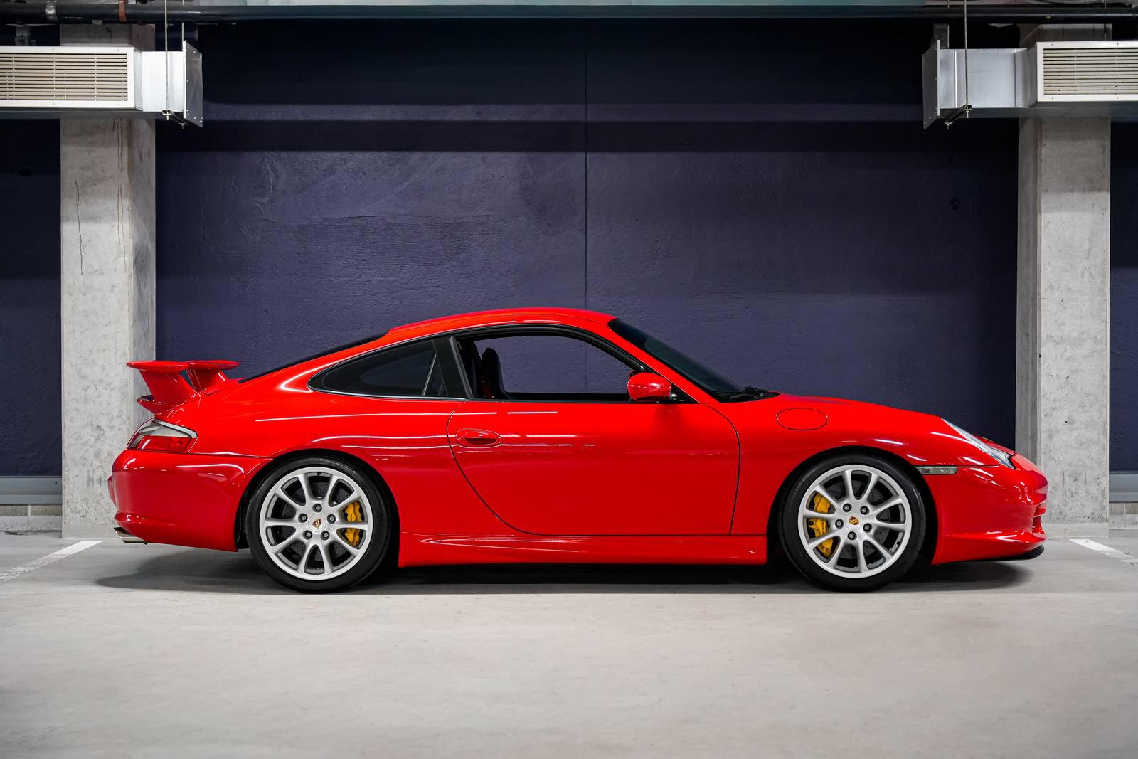 Used 2004 Porsche 911 GT3 RWD image 2