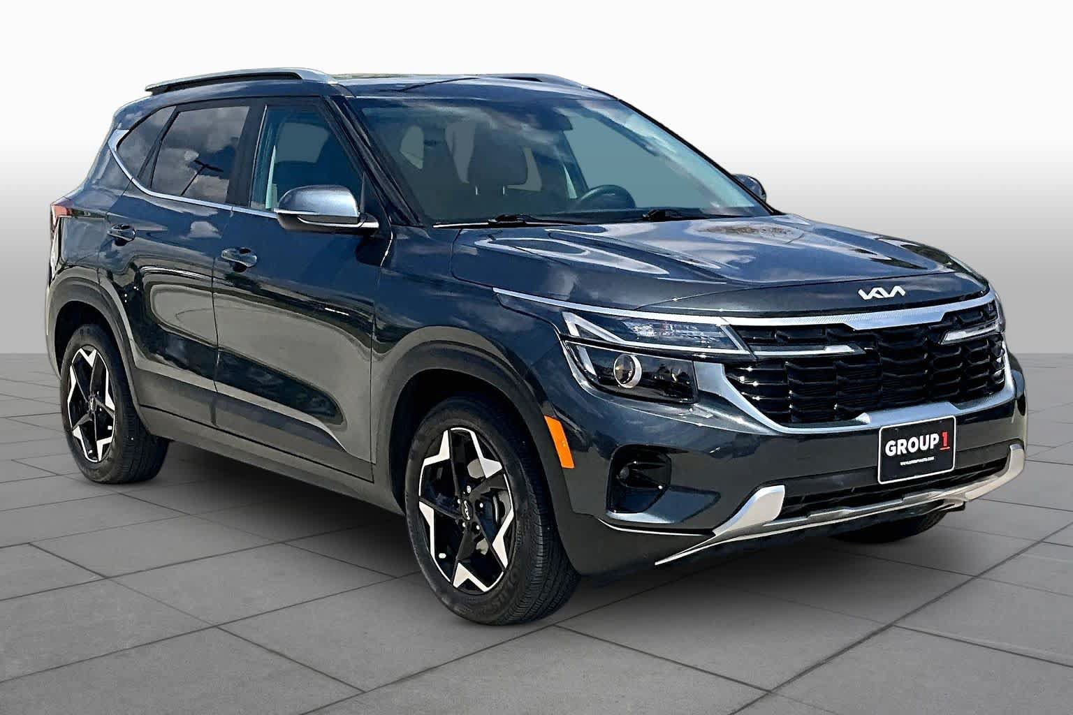 Certified 2024 Kia Seltos EX FWD image 3