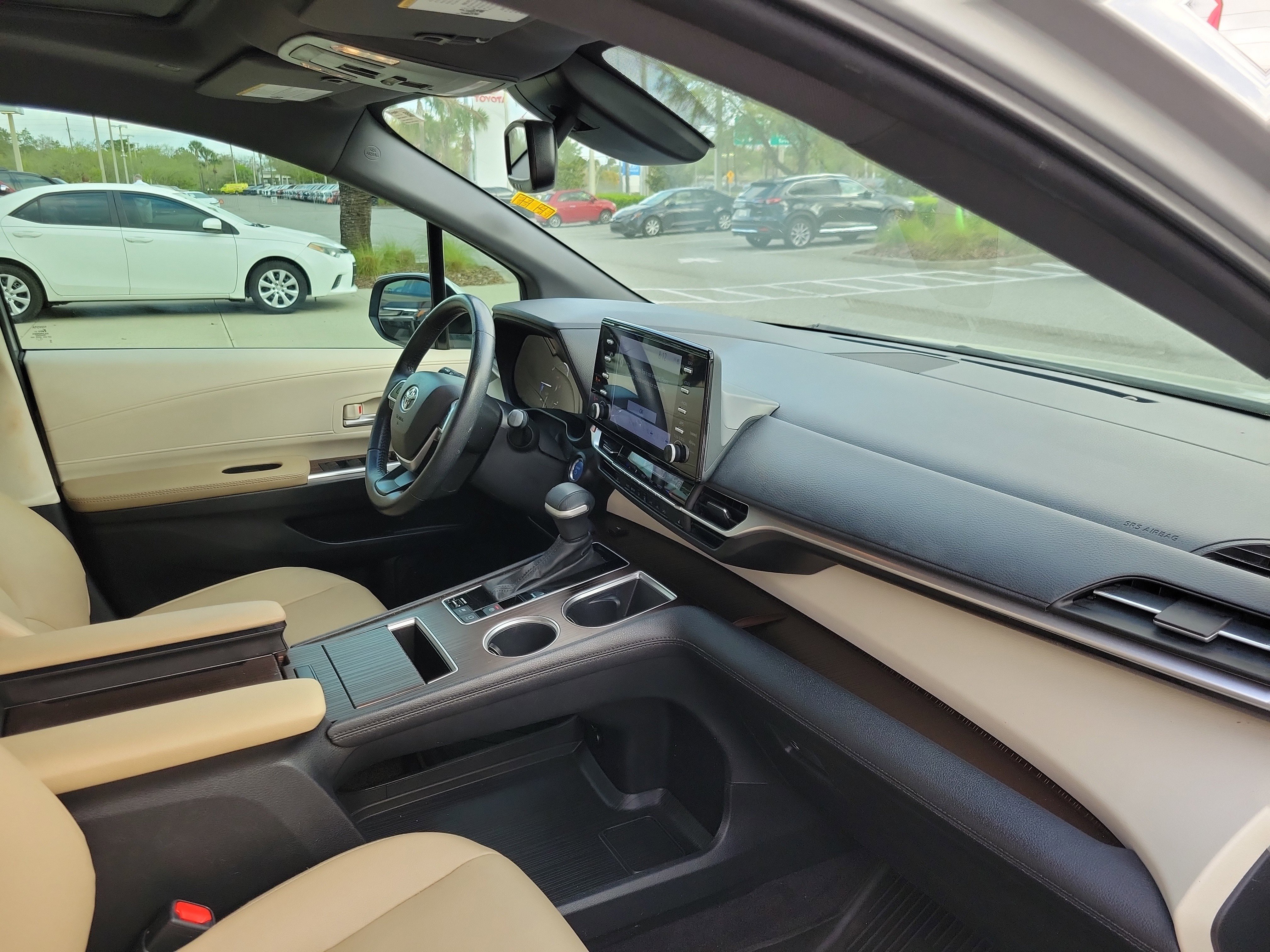 Certified 2024 Toyota Sienna XLE image 31