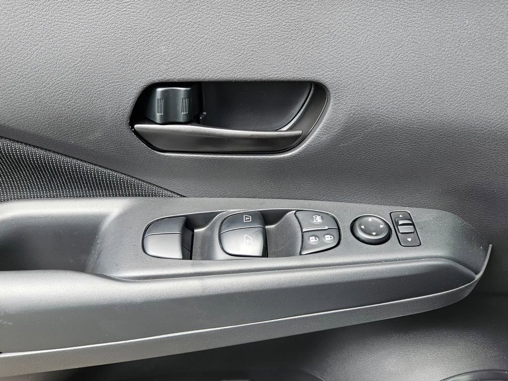 New 2025 Nissan Kicks Play S image 29