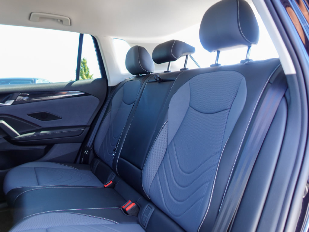 New 2026 Volkswagen Tiguan SE FWD image 22