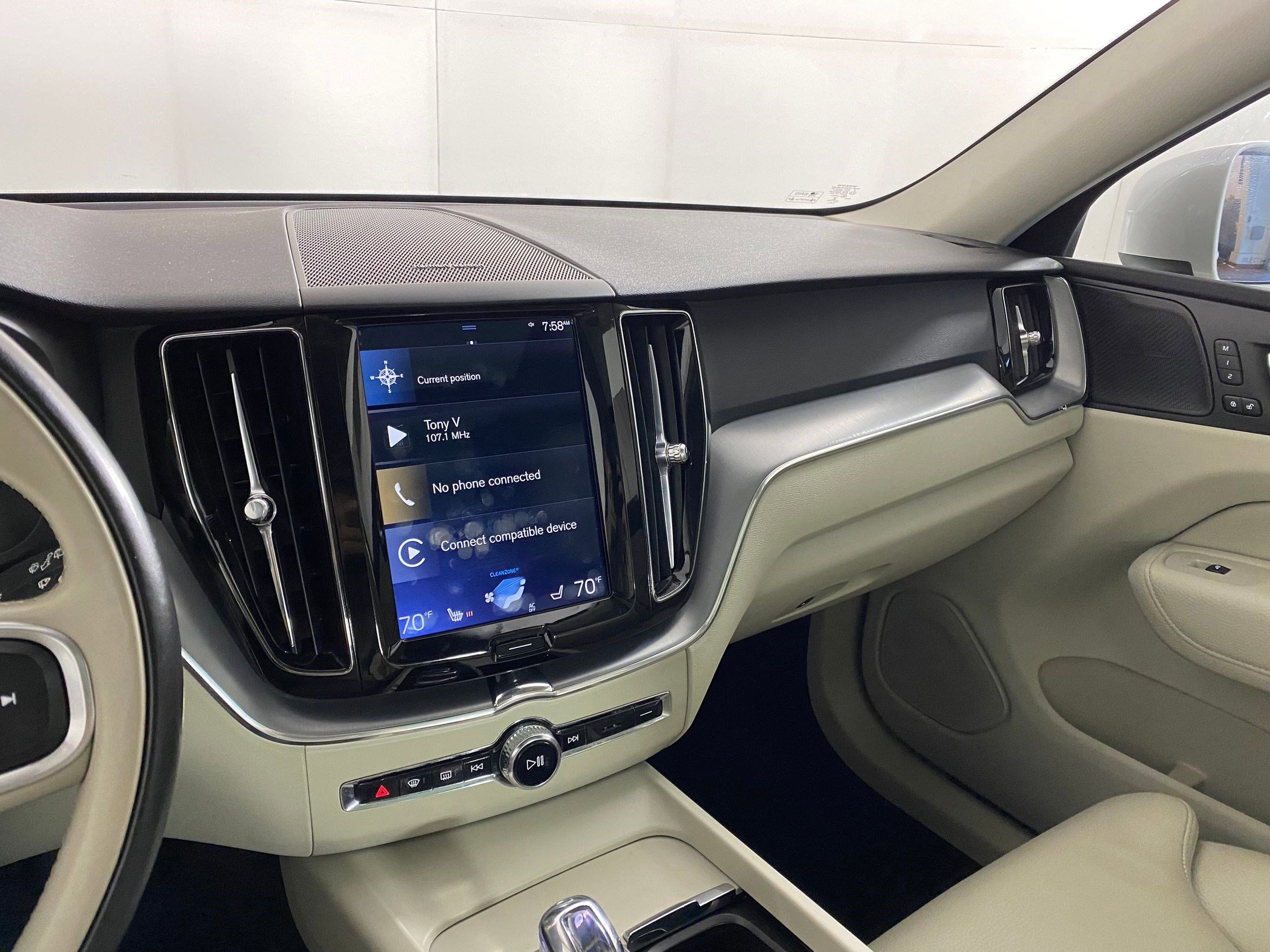 Used 2019 Volvo XC60 T8 Momentum w/ Advanced Package image 31