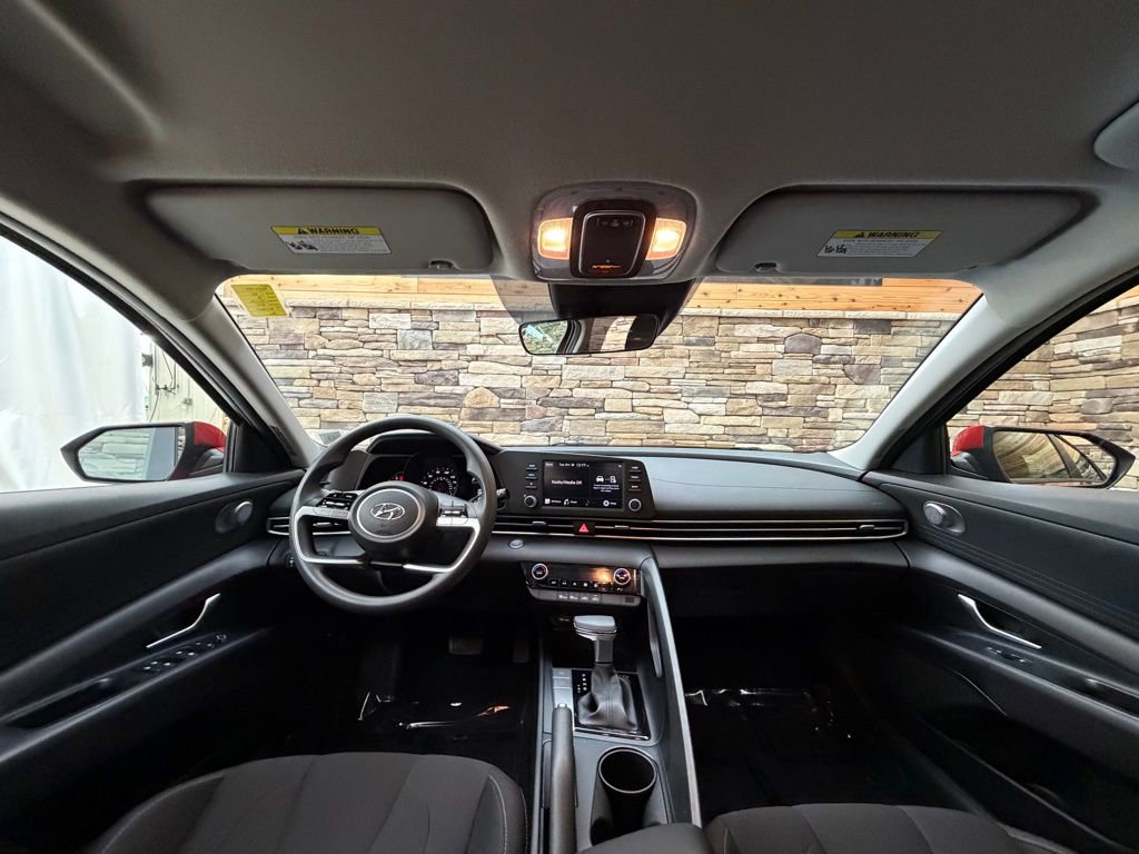 Used 2023 Hyundai Elantra SEL w/ Preferred Accessory Package image 15