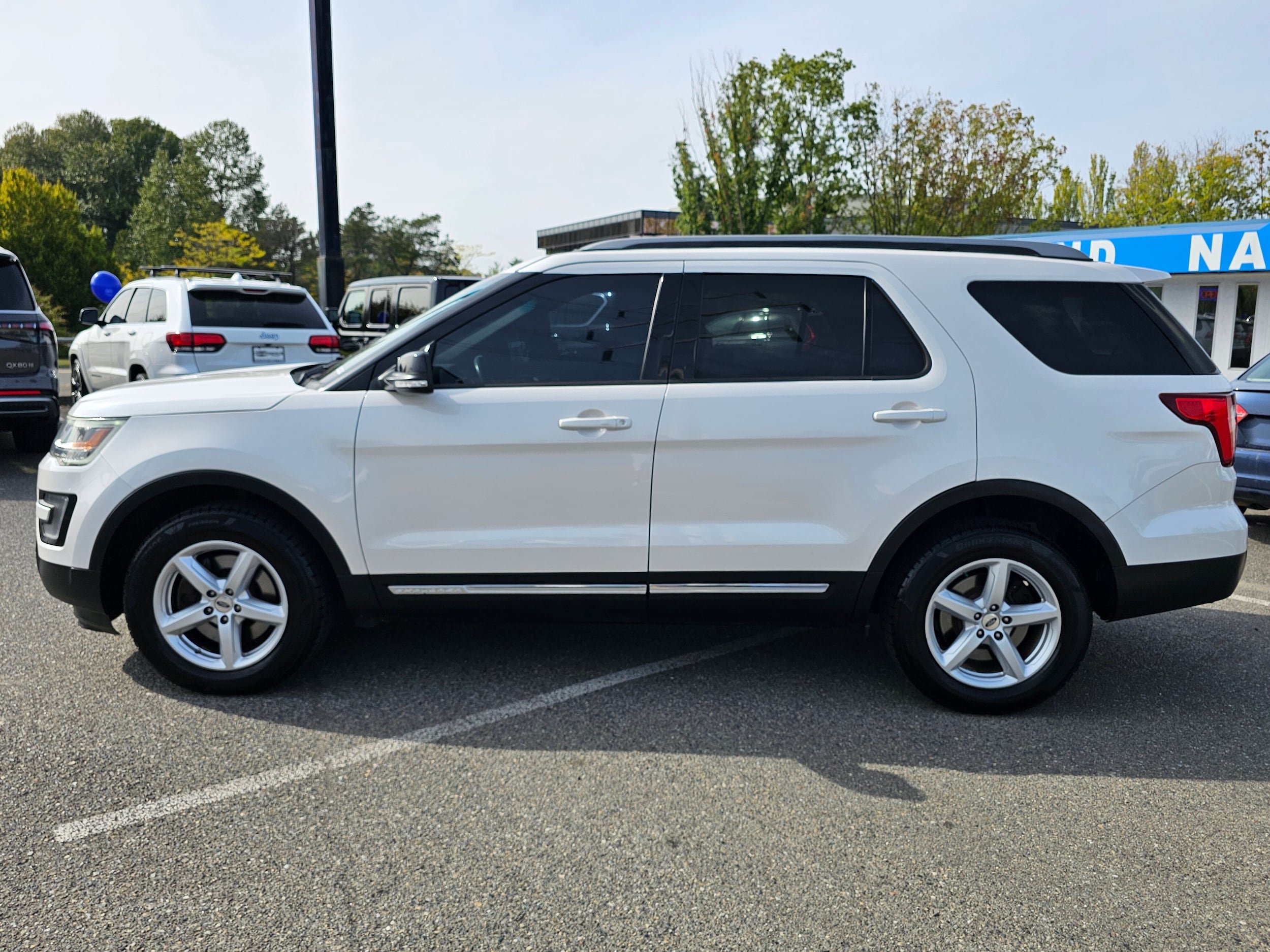 Used 2016 Ford Explorer XLT w/ Equipment Group 201A AWD/4WD image 8