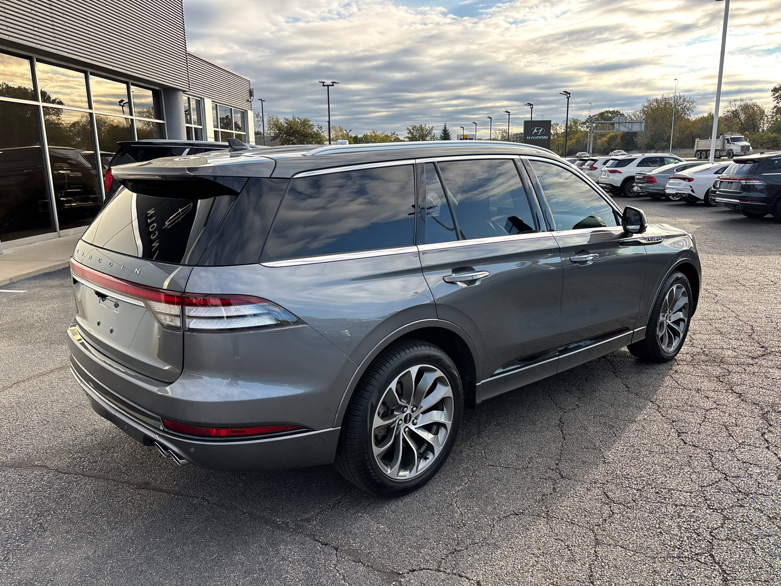 Used 2021 Lincoln Aviator Grand Touring w/ Elements Package Plus image 7