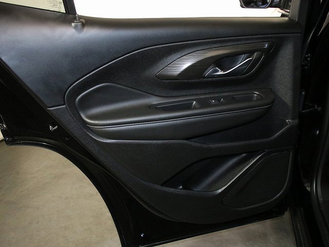 Used 2024 GMC Terrain SLT image 25