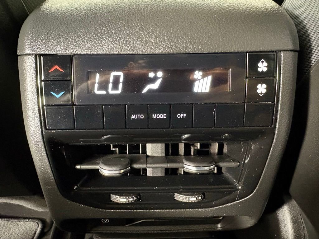 Used 2023 Jeep Grand Cherokee L Laredo AWD/4WD image 37