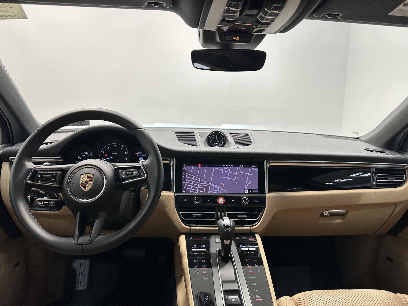 Certified 2025 Porsche Macan AWD/4WD image 27