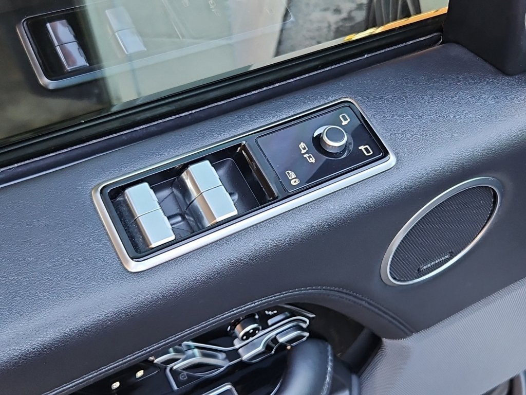 Used 2019 Land Rover Range Rover Supercharged AWD/4WD image 28