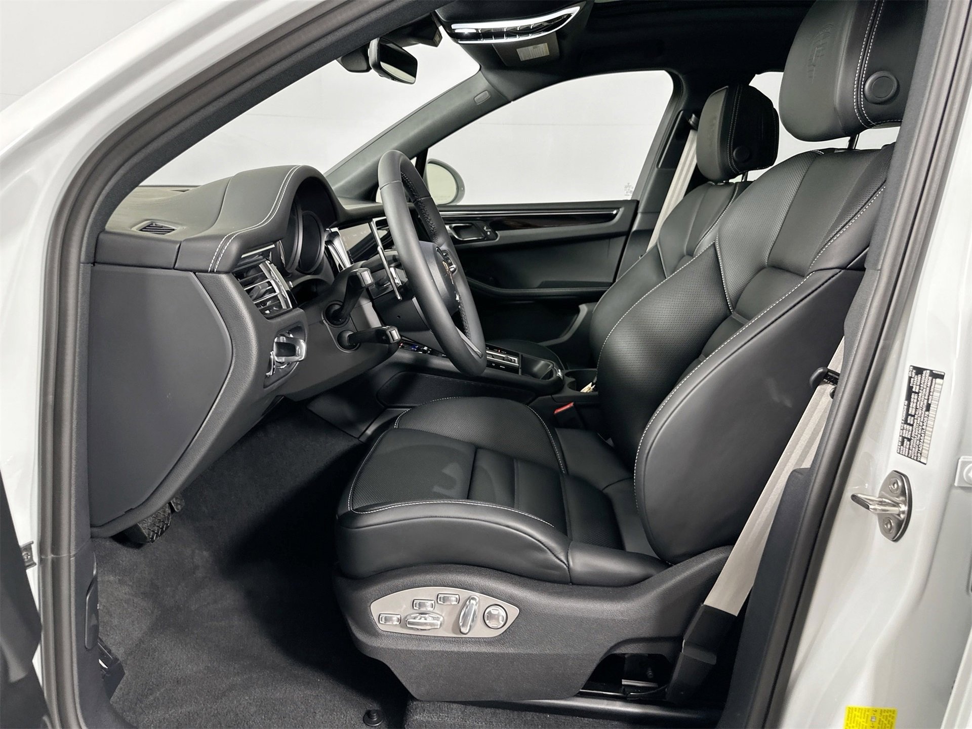 New 2026 Porsche Macan S image 5