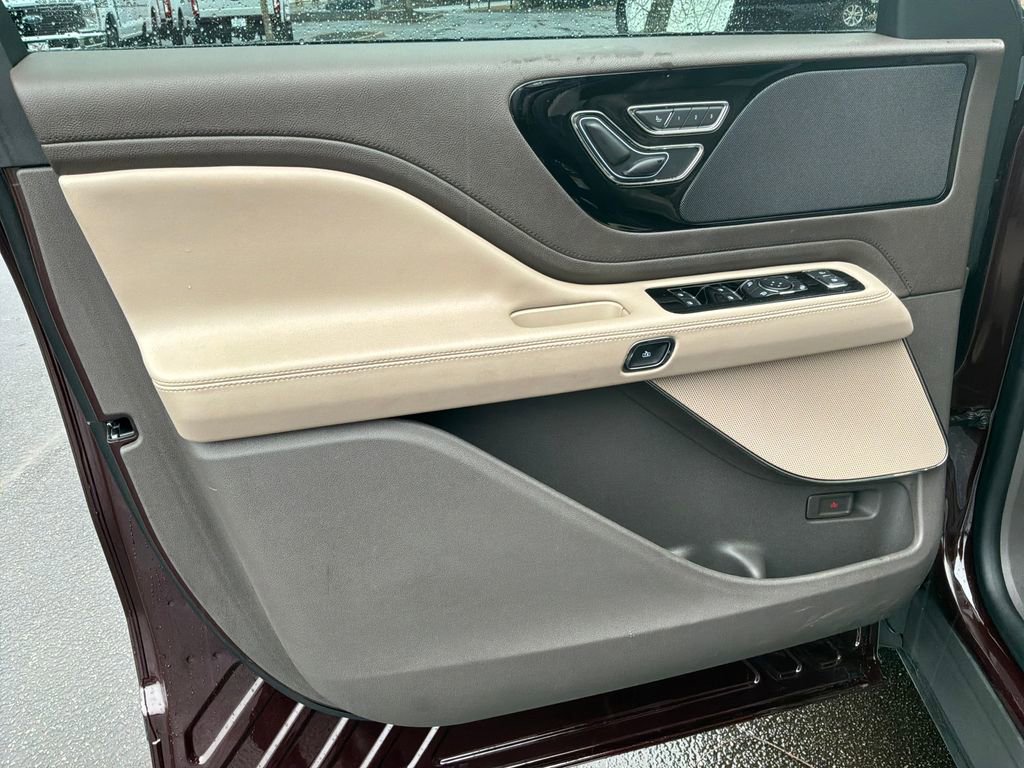 Used 2024 Lincoln Aviator Premiere image 17