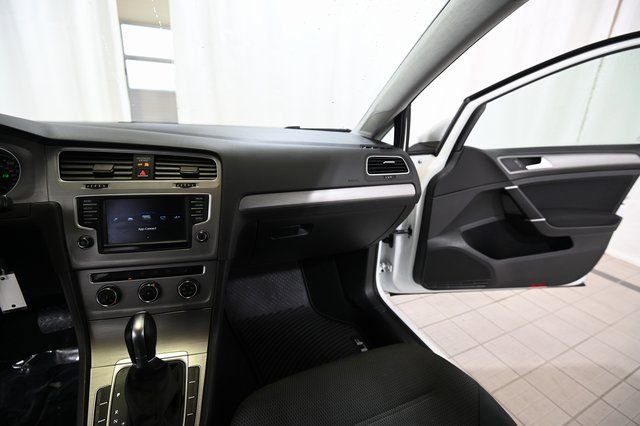 Used 2017 Volkswagen Golf S image 26