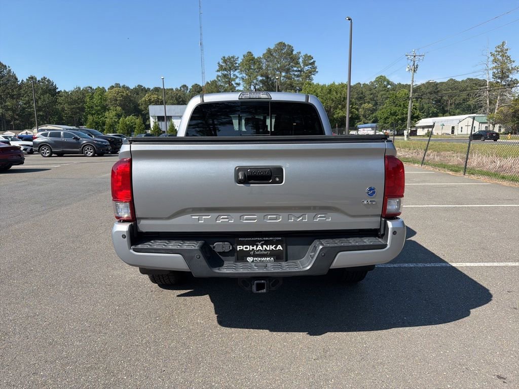 Used 2017 Toyota Tacoma TRD Sport w/ Premium & Technology Package AWD/4WD image 6