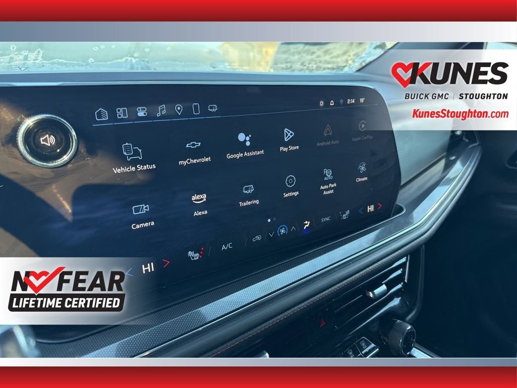 Used 2025 Chevrolet Suburban RST image 11