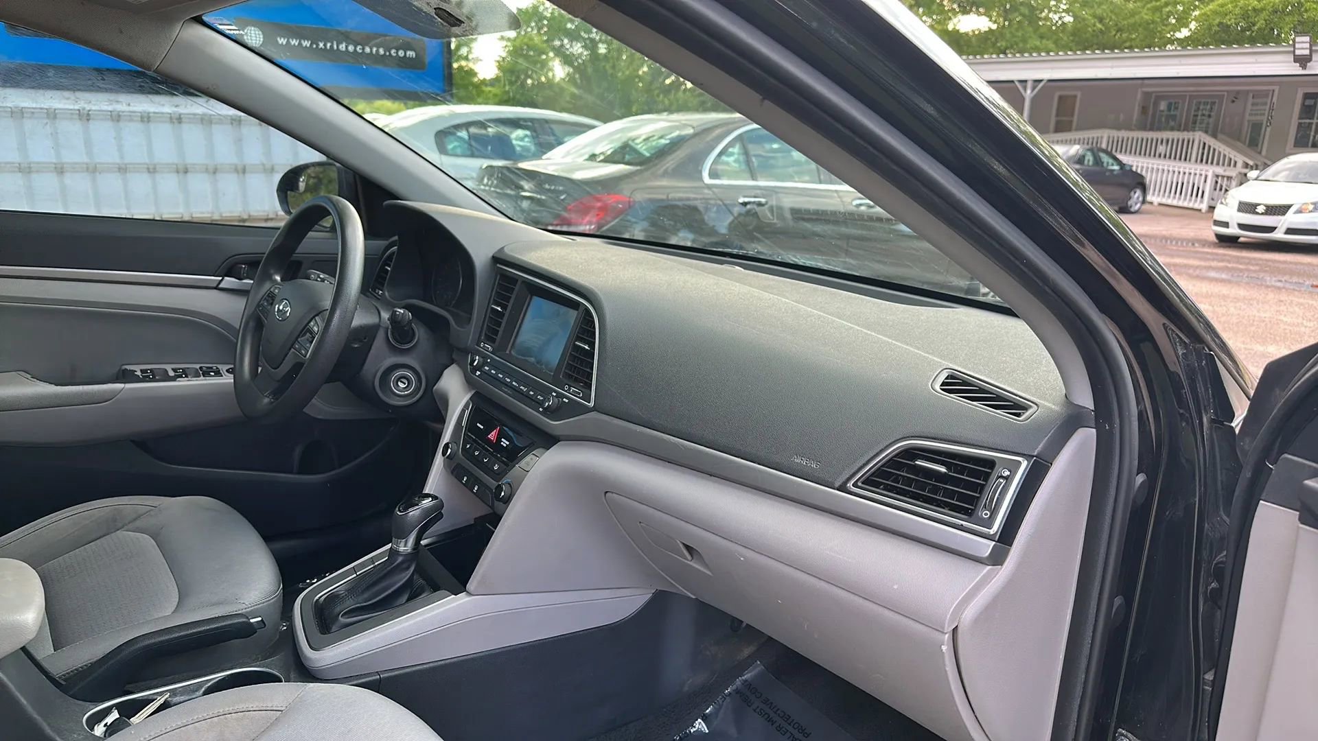 Used 2017 Hyundai Elantra SE FWD image 23