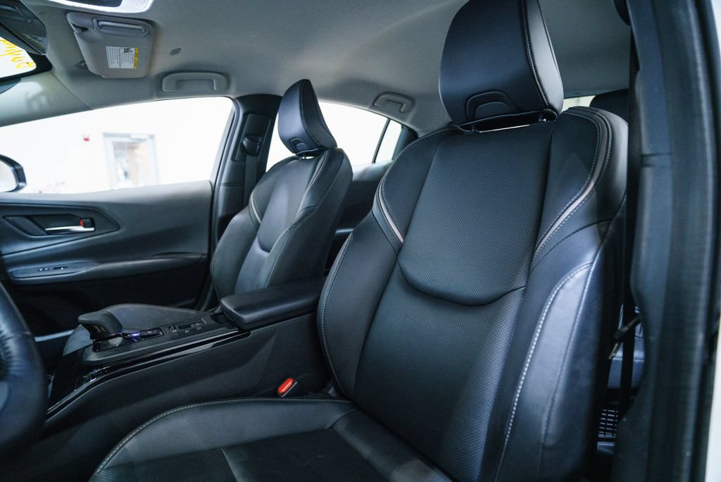Used 2025 Toyota Prius XLE FWD image 6