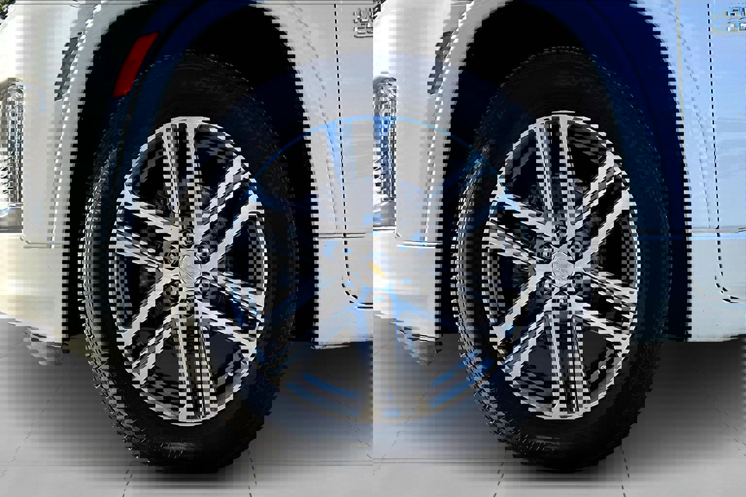 Used 2023 Chevrolet Traverse High Country image 38