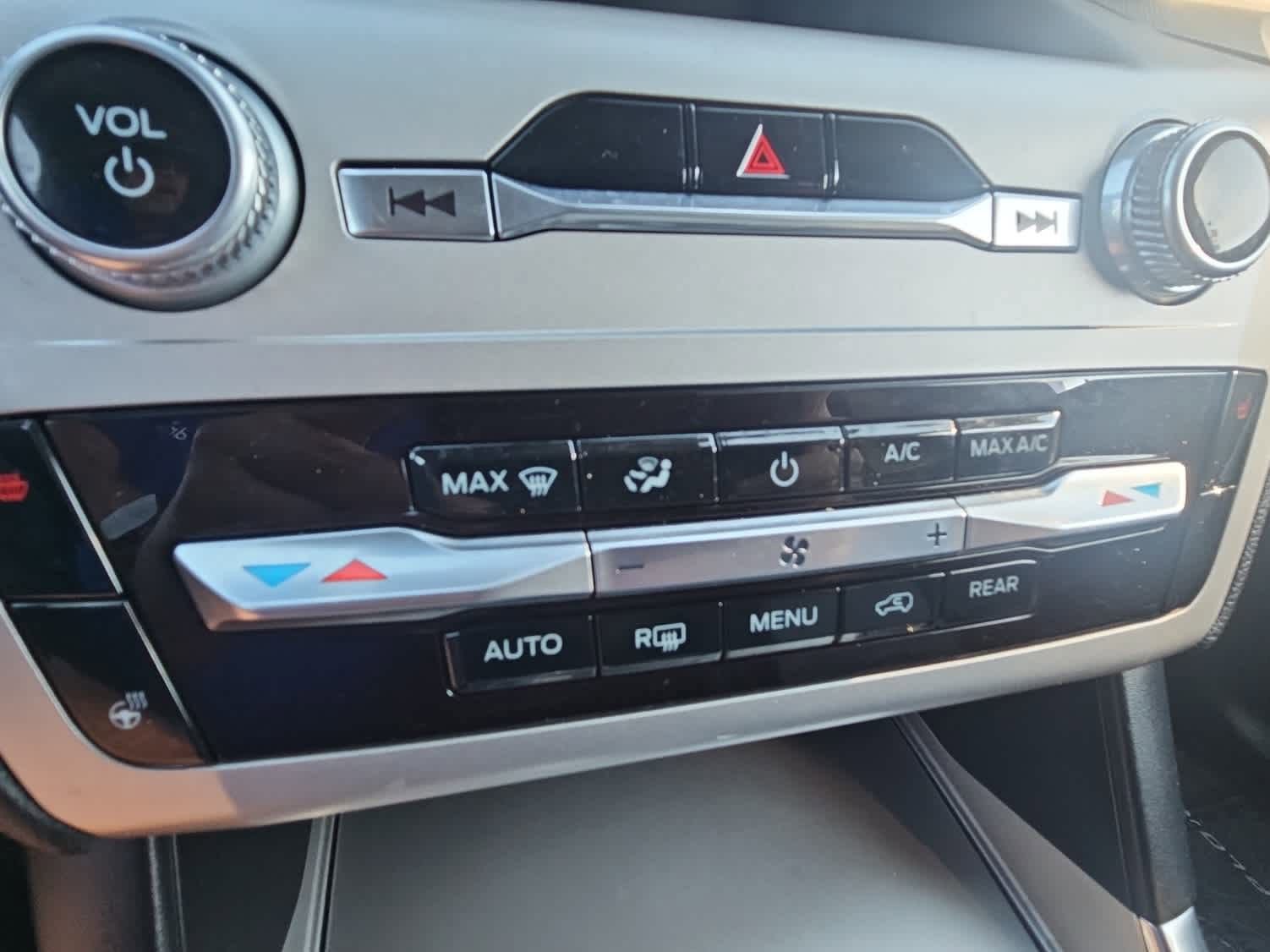 Used 2022 Ford Explorer XLT w/ Equipment Group 202A image 18