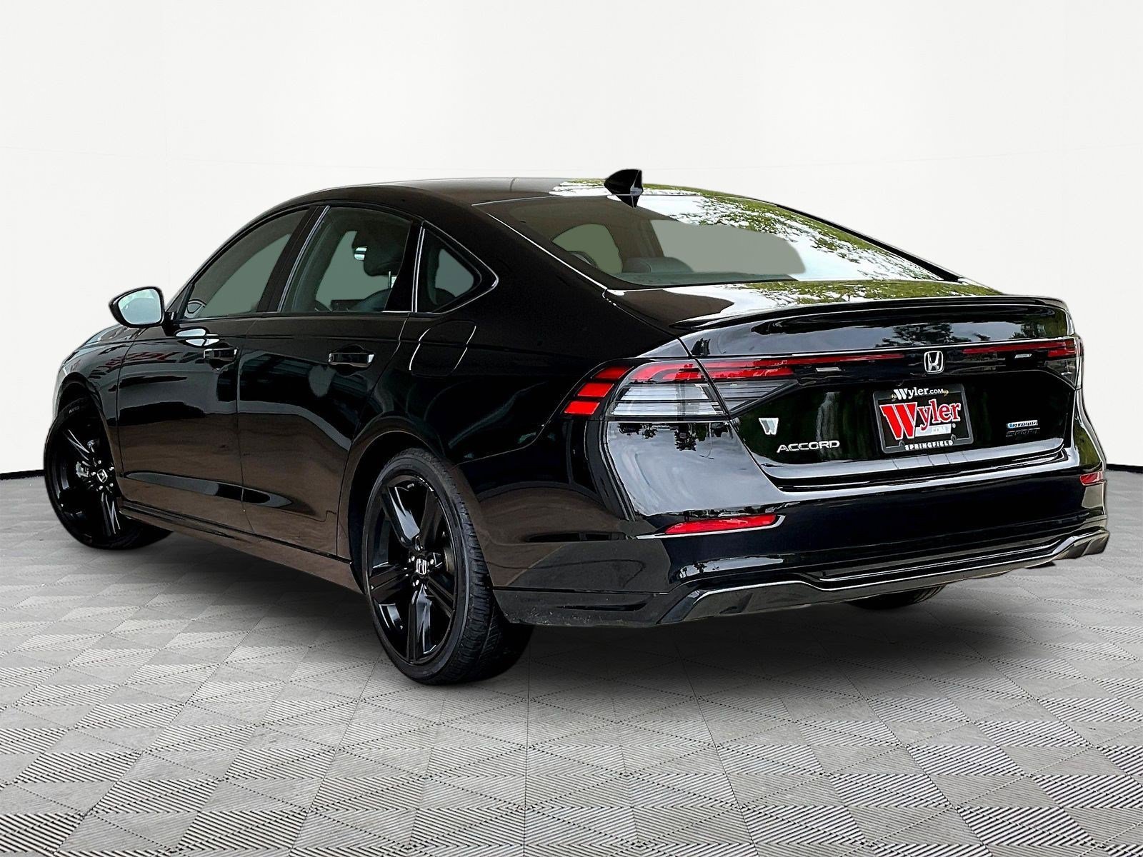 Used 2025 Honda Accord Sport image 4