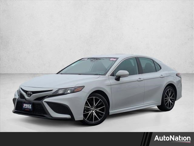 Used 2024 Toyota Camry SE image 1
