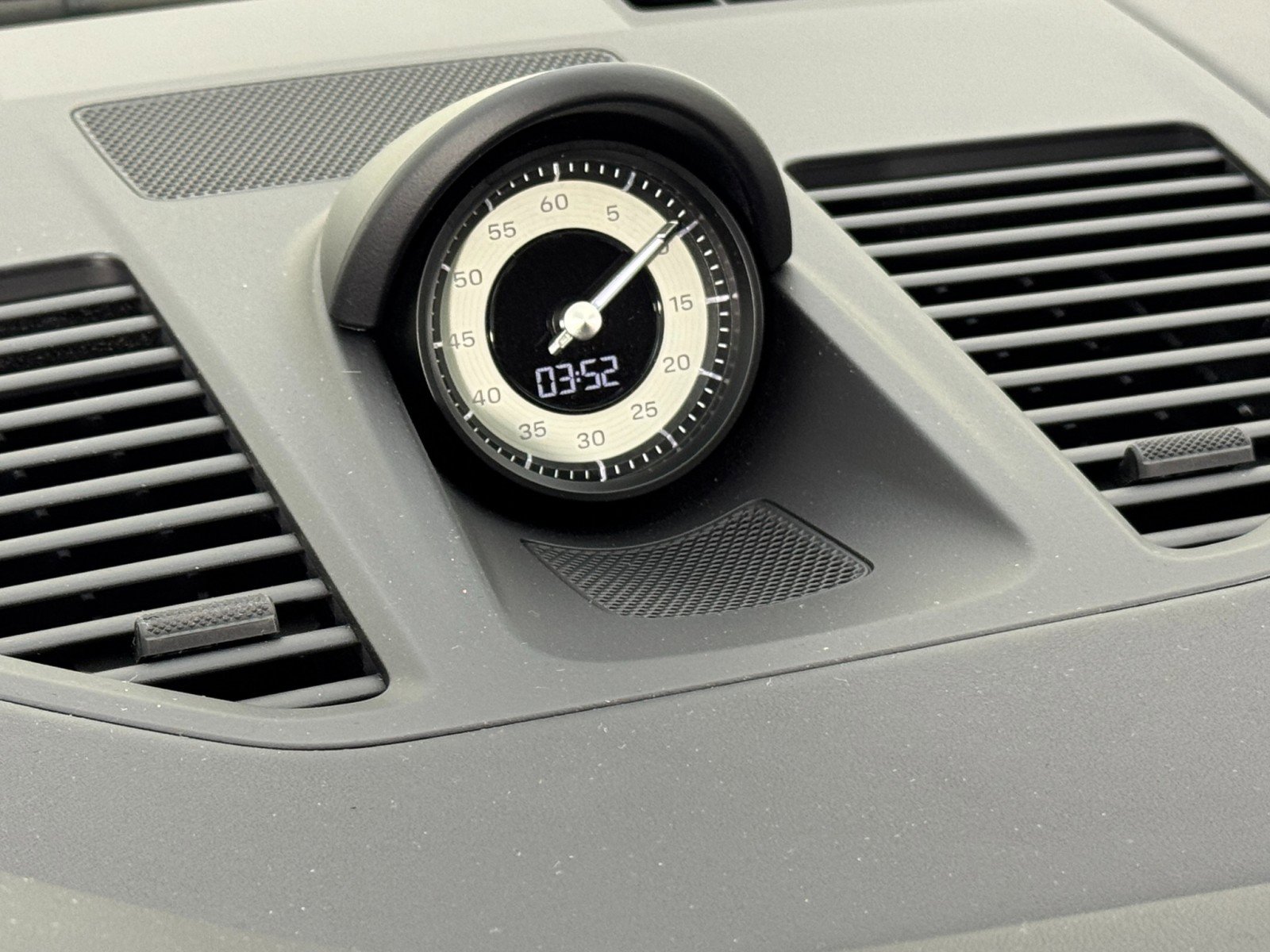 Used 2024 Porsche 911 Carrera GTS w/ Premium Package image 20