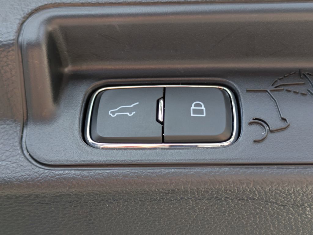 Used 2025 Ford Explorer Platinum image 14