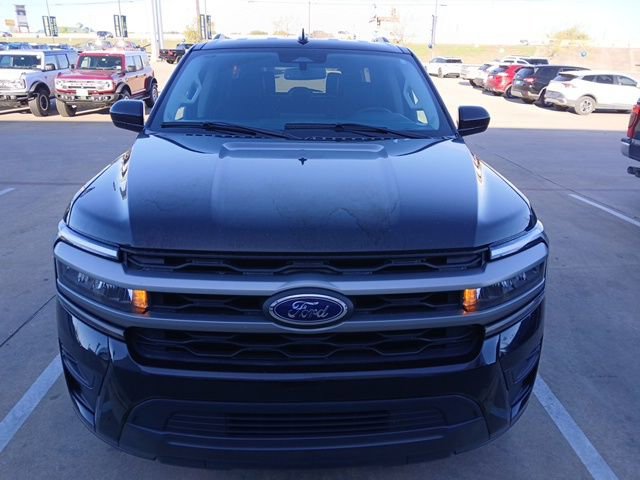 Used 2024 Ford Expedition Max XLT image 4