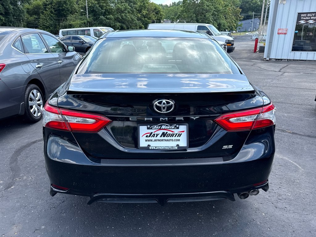 Used 2018 Toyota Camry SE w/ Convenience Package FWD image 5