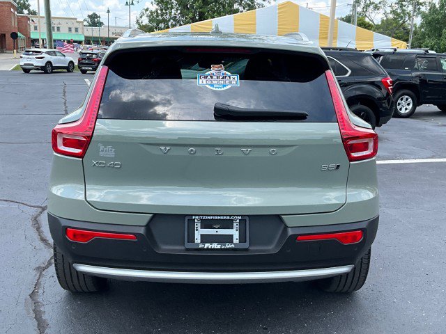 Used 2024 Volvo XC40 B5 Core image 6