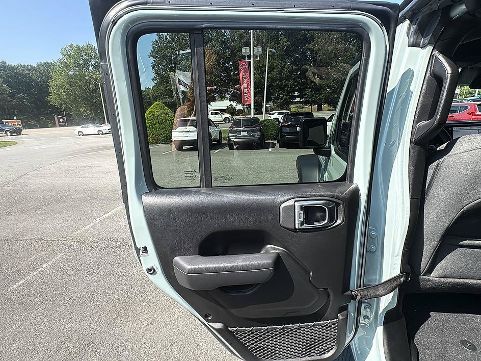 Used 2024 Jeep Wrangler Unlimited Sport AWD/4WD image 22