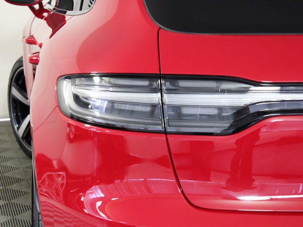 Certified 2025 Porsche Macan image 12