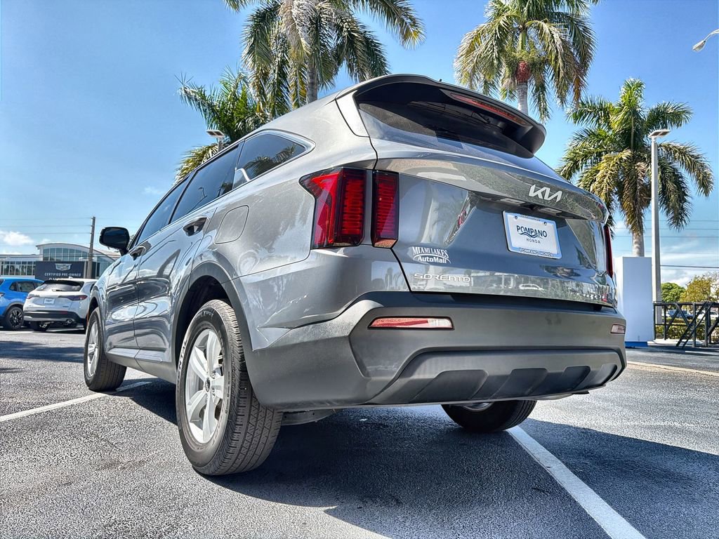 Used 2023 Kia Sorento LX image 19